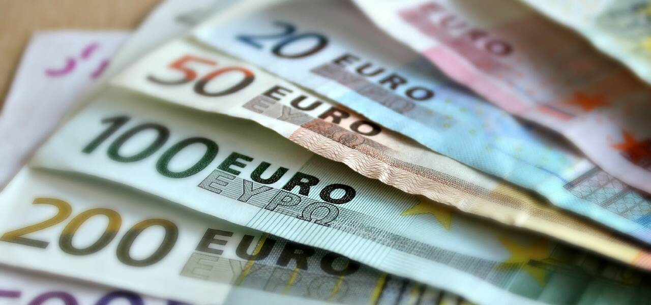 EURUSD Paritesinde Düşen Tepeler Altında Fiyatlamalar Devam Ediyor!